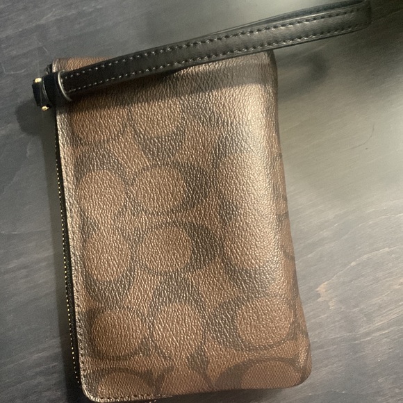 COACH wristlet - Picture 3 of 4